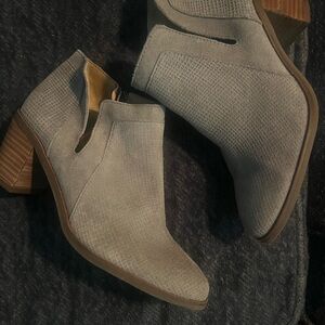 Lucky brand heeled boots grey size 7.5 worn